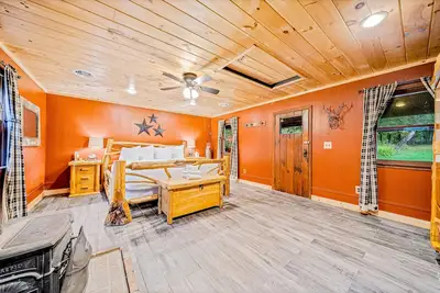Image de Newly renovated cabin minutes from Gore Mountain with wood stove, porch, firepit