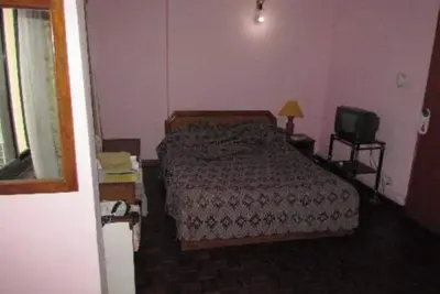 Image de Cozy 4 bedroom house to have an enjoyable time for you and friends.