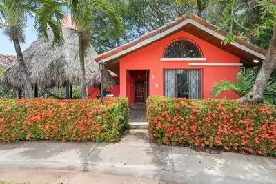 Image de Chic & Unique Town Villa • Walkable to All