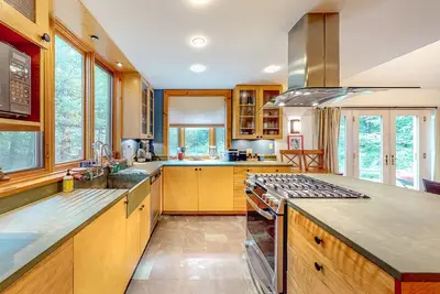 Image de Contemporary forest home with mountain views, firepit & wood stove - near skiing