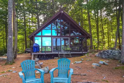Image de Chalet-style lakefront home with private dock, beach, kayak, canoe & epic view