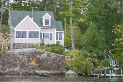 Image de Lakefront house with beautiful & scenic lake views, private dock and kayaks