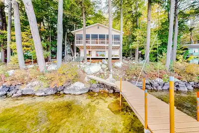 Lakefront cottage with private dock, water access, community beach & kayak