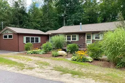 Image de Cottage with tennis, basketball, beach access, fireplace & firepit