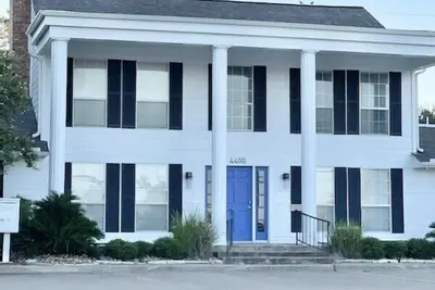 Image de New Listing-7 bedroom 6 bath, sleeps 28-30 @Texas A&M Northgate!