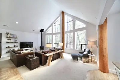 Image de Game Room, Fire Pit, Family & Pet Friendly