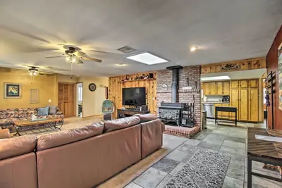 Image de Hike & Unwind: Lakeside Home w/ Fire Pit!