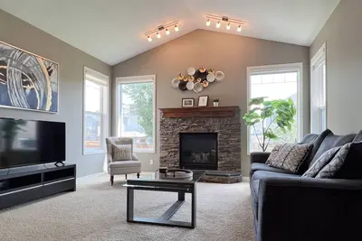 Image de Quiet & Secure 3br Entire Home Sweet Home/Office