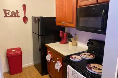 Cozy apartment steps from Christ Hospital, Uc and minutes to downtown!