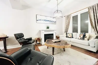 Image de Stylish 4 bedroom Private Family Home