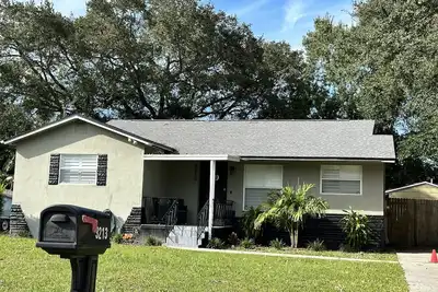 Image de 7 min walk to raymond james stadium Ltr or Str