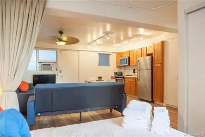 Image de Reminiscent of old school Hawaii. Bright, fully renovated, condo.