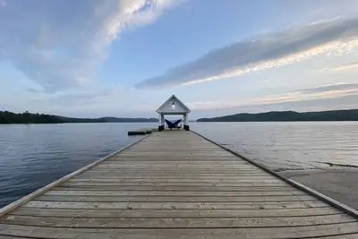 Image de Dwight Beach - Modern 4 bedroom and 3. 5 bathroom lakeside cottage