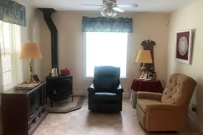 Image de The Still House: A Serene Farmhouse Retreat Surrounded by Nature Near Murphy, Nc