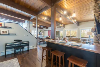 Image de Ski Chalet-Style Home with Hot Tub Spa, Eastman Community