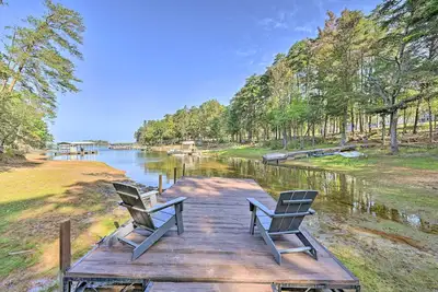 Image de Lakefront Anderson Paradise: Dock, Fire Pit!