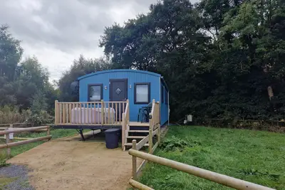 Image de Large Glamping Hut - Riverview 13