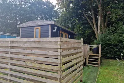 Image de Glamping Hut - Riverside 1