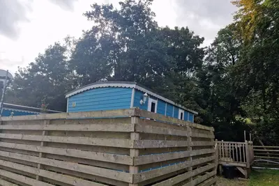 Image de Glamping Hut - Riverside 2