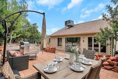 Image de Sedona Mountain Trail: A 2br luxury home in West Sedona with stunning red rock views.