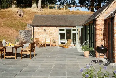 Image de Woodland Retreat is the ideal romantic getaway. Surrounded by woodland and several walking routes an