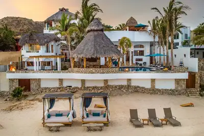 Image de Gracious 7 Br Villa La Salinas w/ Ocean views, Private Pool, Wet Bar, Swimmable Beach + More