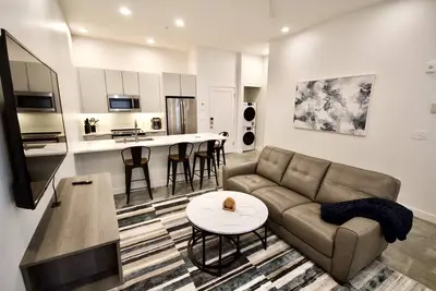 Image de Modern Living in the Highly Regarded East Side