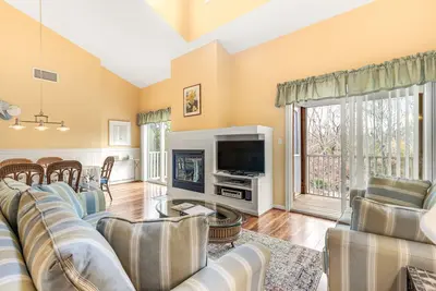 Image de Spacious Sea Colony second floor condo with pools, hot tubs & washer/dryer