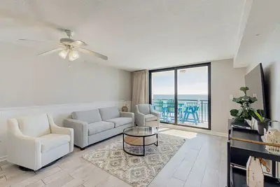 Image de Eleventh-floor ocean view condo with pool, hot tub, central Ac, gym, & game room