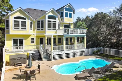 Image de Sound-side dog-friendly beach house with hot tub, pool & community beach access