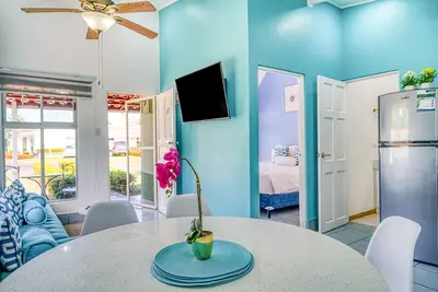 Image de Tropical, dog-friendly getaway with beach access, outdoor pool, hot tub & Ac