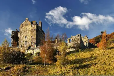 Image de Neidpath Castle Barmkin, by The River Tweed