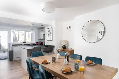 Image de Penrose Cottage - Architect designed in the heart of St Just. Dog friendly