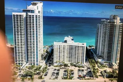 Image de Luxury 2\/2 Oceanview condo on the beach at The Alexander  Tower