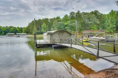 Image de Peaceful Lake Hartwell Gem w/ Boat Dock
