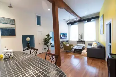 Image de Lovely 2 bedroom (2a) unit with free parking.