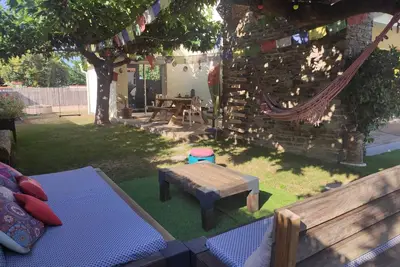 Image de Grande maison de 110m2 avec jardin ombragé et piscine