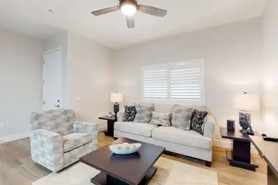 Image de Chic dog-friendly condo with pool, central Ac, washer/dryer, & grill