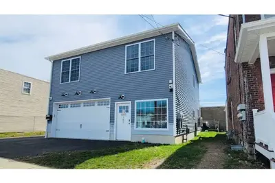 Image de Centrally Located in the Heart ❤ of Newburgh