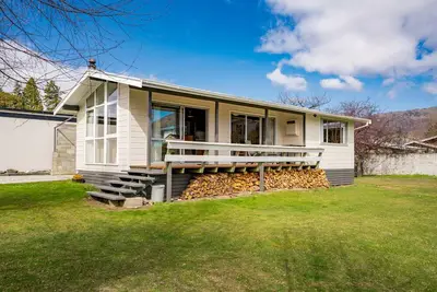 Image de Oak Cottage - Wanaka Holiday Home