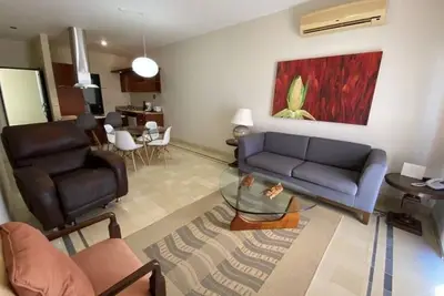 Image de Beautiful condos steps from plaza machado!