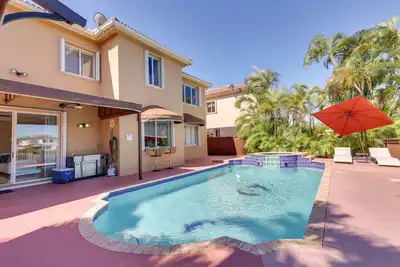 Image de Spacious Miami Retreat w/ Grill, Pool & Dock!