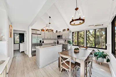 Image de 3br/2ba Cottage! Close to beach! Golf Course Views! Dog Friendly! Amenity access included!