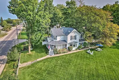 Image de Elegant 1905 Home: Steps to Torch Lake & Dtwn