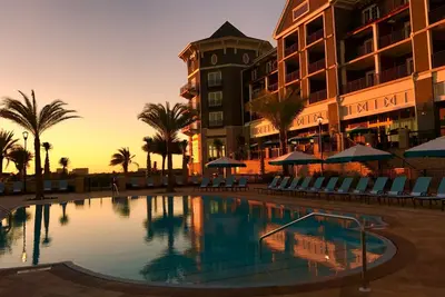 Image de Serenity Spa Getaway | Luxe Seaside Haven