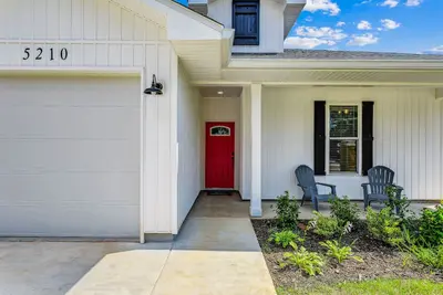 Image de New Home in Pensacola-Perdido Key. 5 Min. to beach and fenced yard!