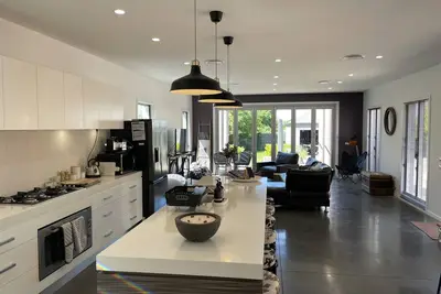 Image de Boutique Cbd House \"Rest on Russell\"