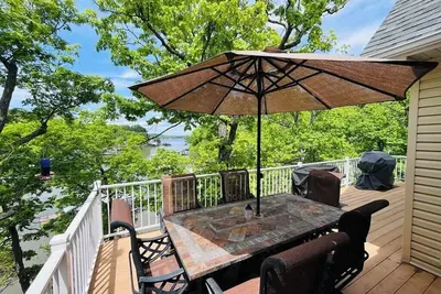 Image de Wow! Amazing location, lakefront for family & friends, quiet cove & fire pit!