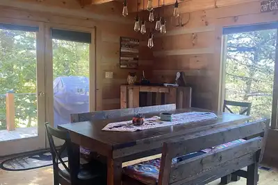 Image de Cabin with Hot Tub on Golf Course Close to Stone Mountain State Park