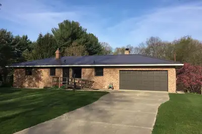 Image de 1/2 House 3 Br 1Bath w/Living Rm Full Kitchen 12 Miles from Nd